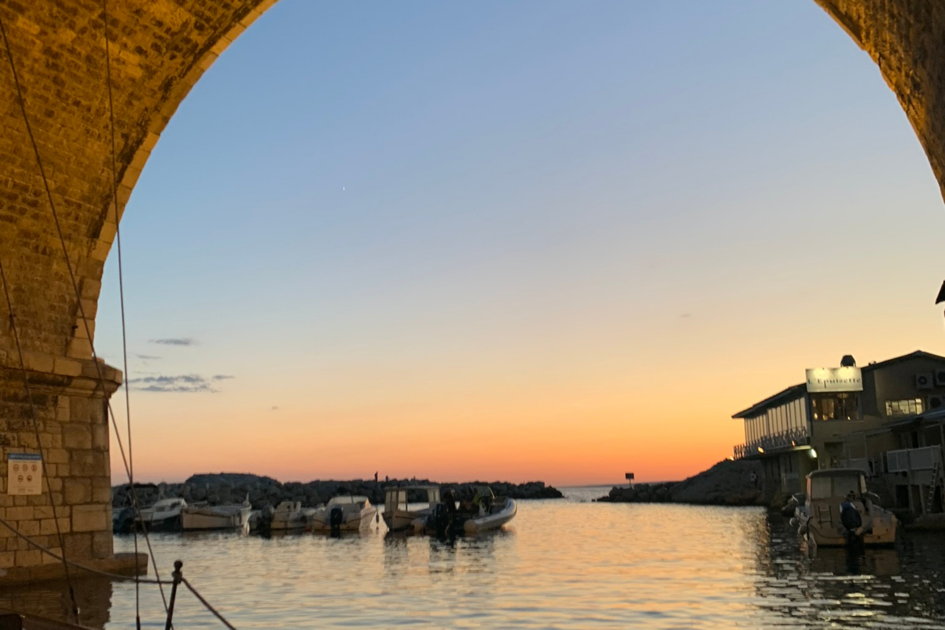 Une Soirée Magique _ Dîner en Bateau à Marseille