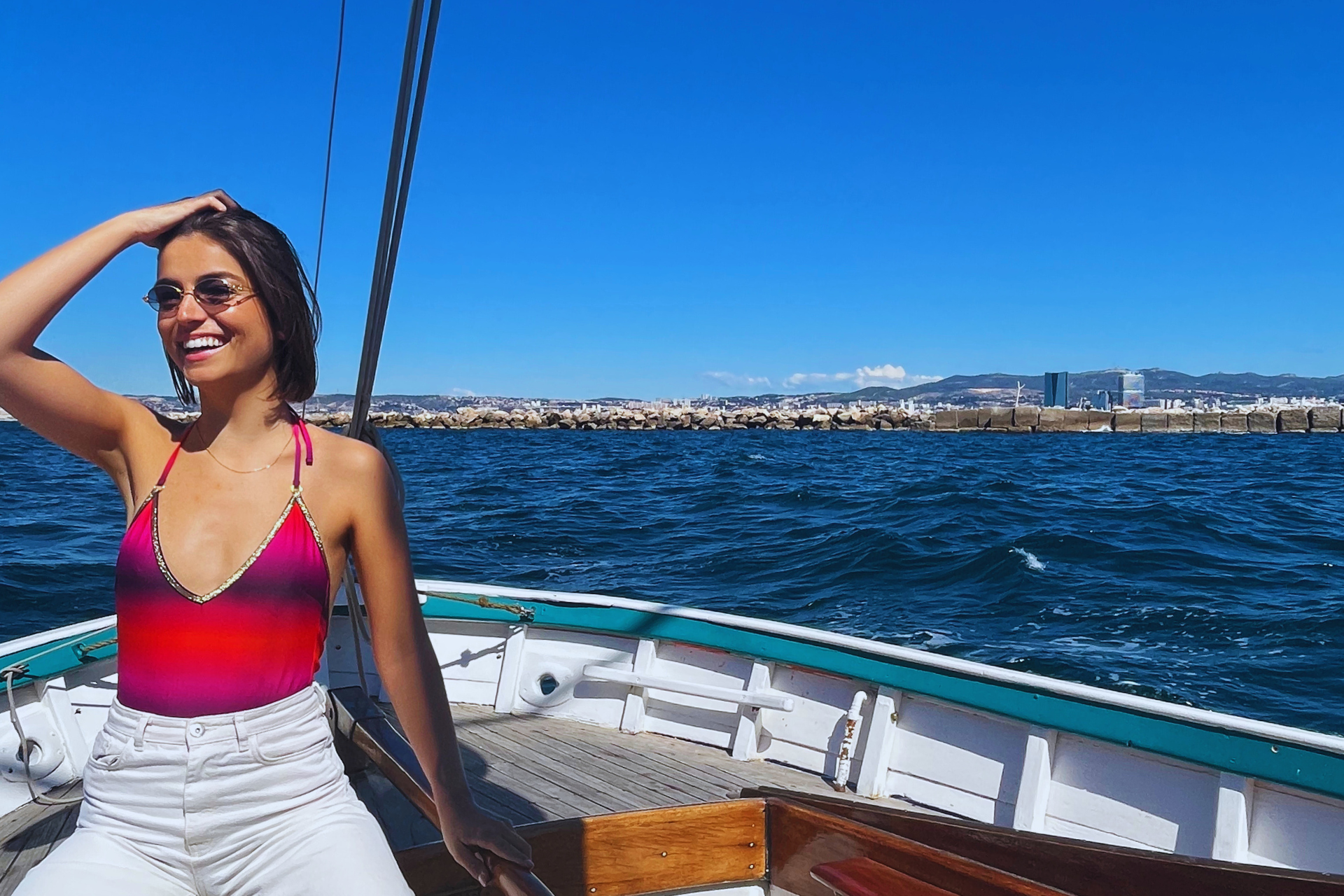 Charlotte Lemay influenceuse éco responsable se laisse Inspirer par la Beauté de la Mer : Shooting Photo Pro à Marseille